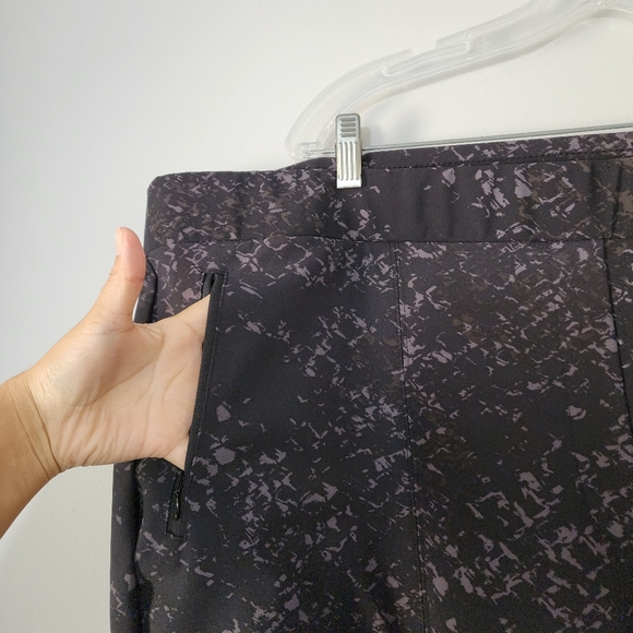 Lane Bryant On The Go Slim Ankle Viper Print Pull On Pants Size 28 NWT - Picture 5 of 11